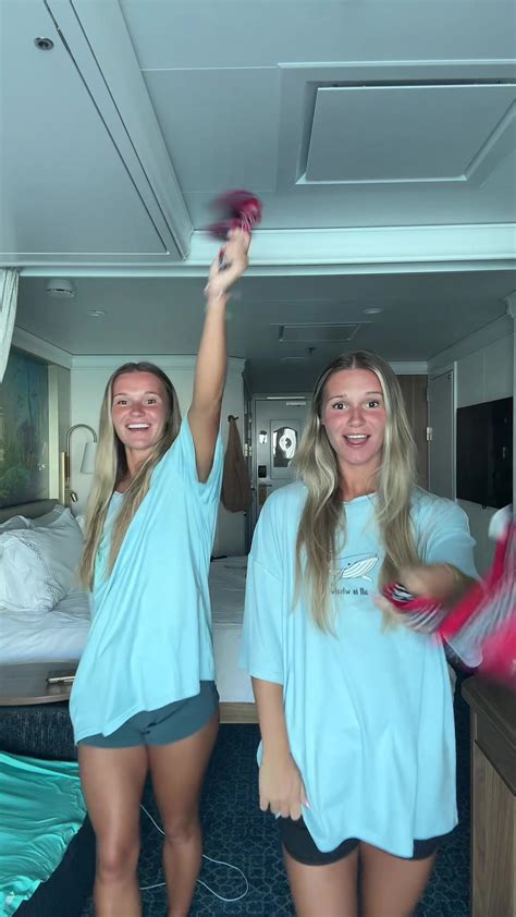 Sentner twins (@sentnertwins) - Urlebird