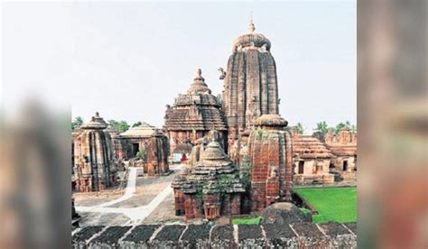 Lingaraj Temple rituals suspended after clash between servitor groups