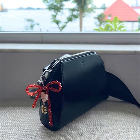 BOW Letter [bag charm] – HANNAN Jewelry