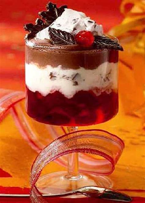 Festliches Kirsch-Nougat-Dessert