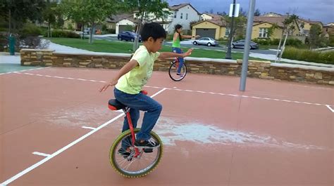 科学网—报喜：孙子和孙女都学会了骑独轮车 - 严家新的博文