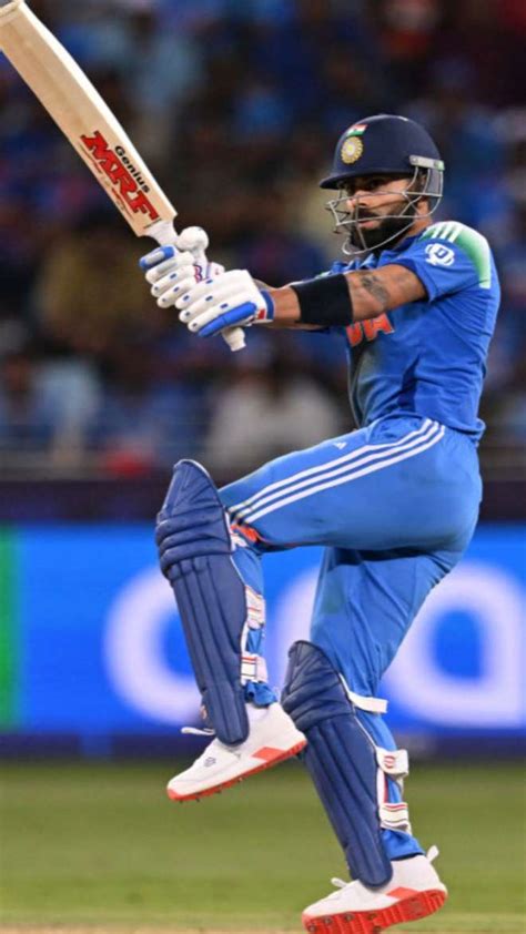 पाकिस्तान के खिलाफ ODIs में सबसे ज्यादा शतक लगाने वाले भारतीय बल्लेबाज ...