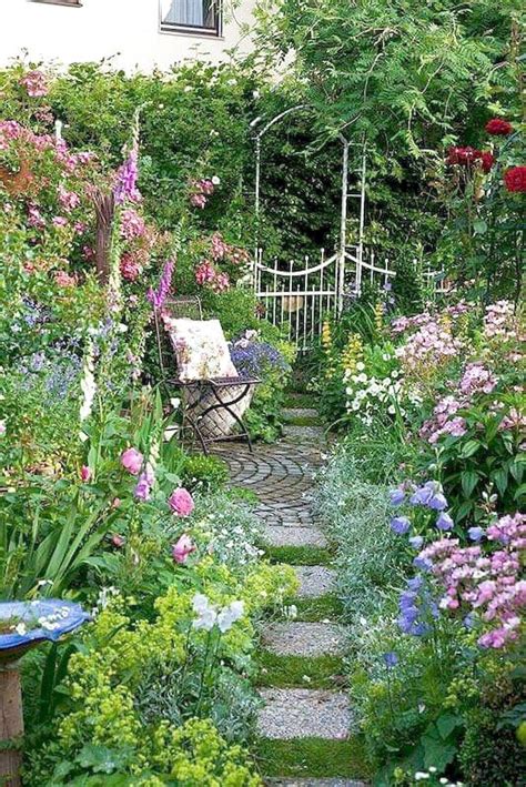 Low Maintenance Cottage Garden Ideas: Creating a Charming and Easy-Care ...