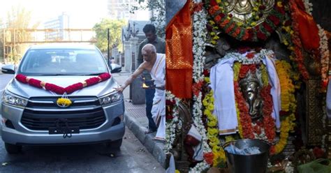 Traffic Temple At Kasturba Road Will Bless Your Car With Divine ...