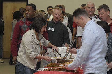 Gatesville fish fry honors Soldiers, Families, veterans | Article | The ...