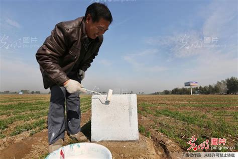 四川纳溪：齐力抗旱 义务送水-人民图片网