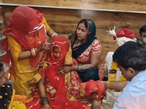 Groom brings wedding to hospital, lifts bride for vows