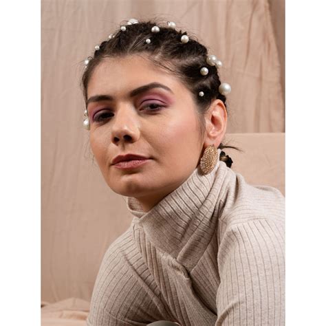 Shop Nude Lipstick Under 200 From Top Rated Brands At Best Deals