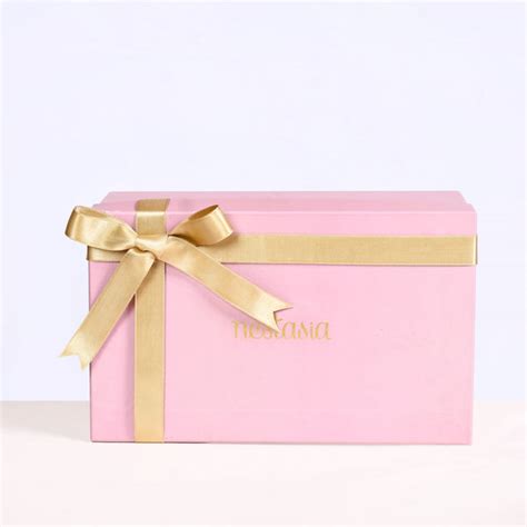 Golden Paradise Rakhi Hamper For Bhaiya Bhabhi Online - Premium Gift ...