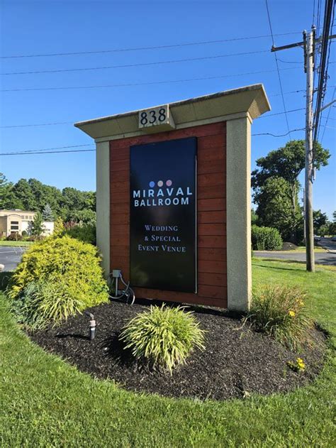 Monument Signage Design 的图像结果
