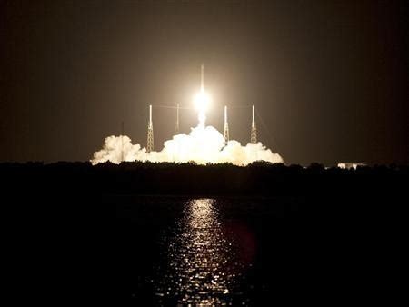 SpaceX Dragon Cargo Rocket Blasts Off to International Space Station on ...