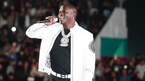 Singer Akon's wife Tomeka files for divorce citing ‘irreconcilable ...