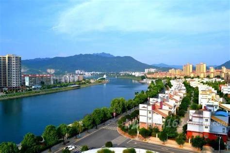 湖南省1个县级市，因与广东省兴宁县同名而改名，人口近40万