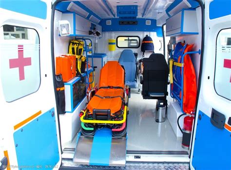 救护车内部医疗设备图片-图行天下素材网