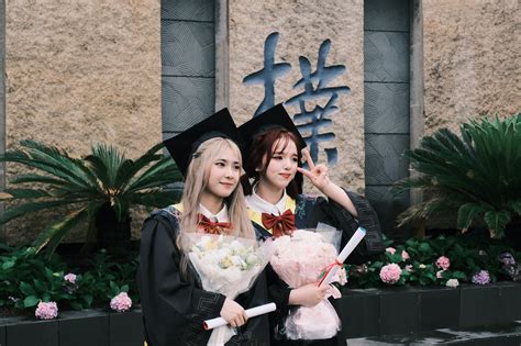 上海海洋大学为两届学生补办毕业典礼，有毕业生从国外赶回_凤凰网