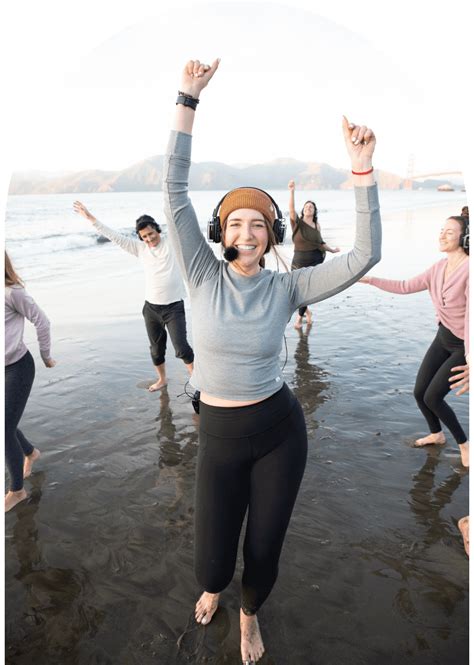 Extreme Yoga Outside 的图像结果