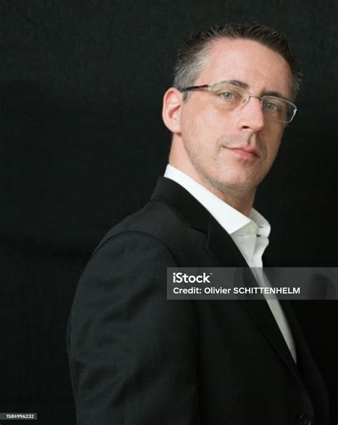 Business Man with Glasses 的图像结果