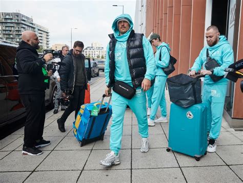 Alexander Usik in London (photo + video) – RingSide24