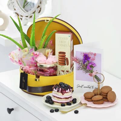 Trunk of Gratitude: Order Flowers Online | Interflora India