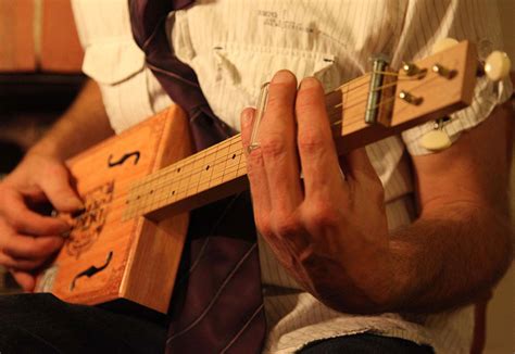 Cigar Box Slide Guitar Tutorial 的图像结果