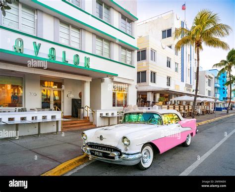 Avalon Hotel and Buick Oldtimer in Pink, Ocean Drive,South Miami Beach ...