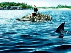 爱奇艺出品电影《鲨滩》杀青，看陈小纭勇斗巨鲨，上演险象环生