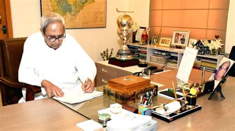 Odisha CM announces 25% hike in salaries of outsourced staff
