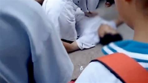 四川广安一中学生疑被同学围殴致死，校方回应：确有此事，正在调查处理中_凤凰网视频_凤凰网