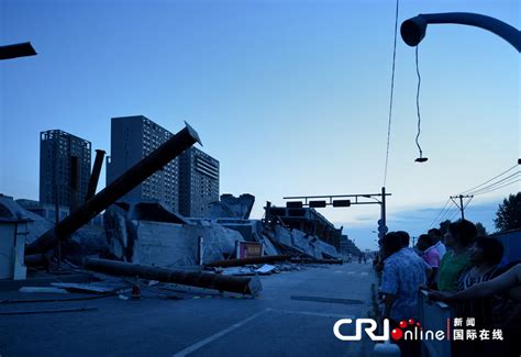 [组图]杭州城区一座正在拆除的高架桥坍塌 导致1死3伤-搜狐滚动