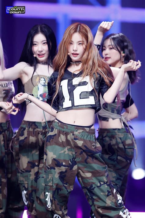 230829 ITZY - CAKE (230824 M Countdown Stage Pics) : r/ITZY