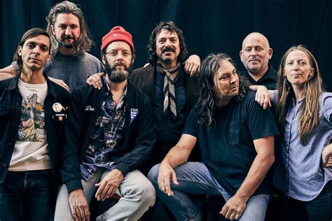 https://media.themusic.com.au/images/standard/news-23/2305-war-on-drugs-press.990x660.jpg