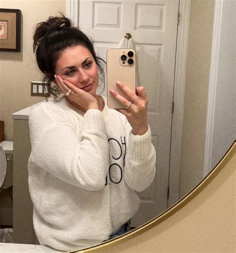 Chloe W Breen | Just a lil dumpy - Happy Holidays everyoneee! ️ | Instagram