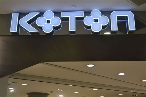 Storefront Signs 的图像结果