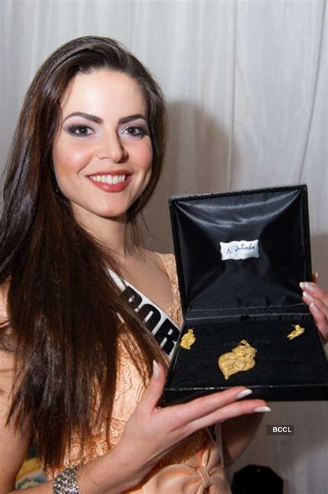 Miss Universe 2015: National gift auction