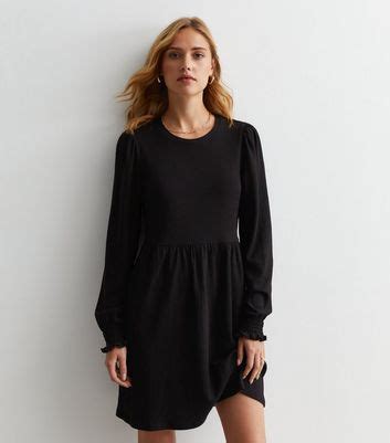 Black Crinkle Long Sleeve Smock Mini Dress | New Look