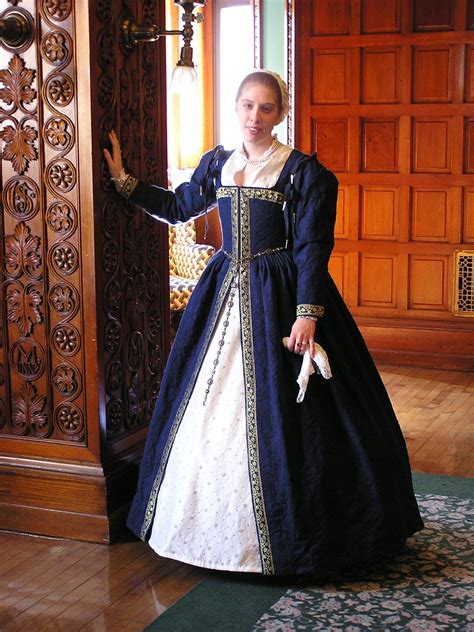 Basic Elizabethan-blue kirtle, a partlet, chemise, hoopskirt and ...