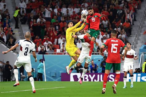 半场结束摩洛哥1-0葡萄牙，黄健翔：葡萄牙可能要考虑调整锋线了_进攻_菲利克斯_头球攻门
