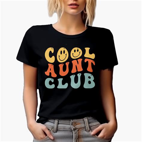 Cool Aunt Club, Auntie or Aunty Themed, Groovy Retro Wavy Text Merch ...