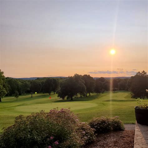 Suffield Country Club – Green Fees, Yardage, Course Info