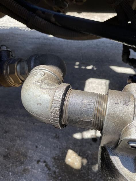 Leaking hydraulic fluid from reservoir tank. : r/Hydraulics