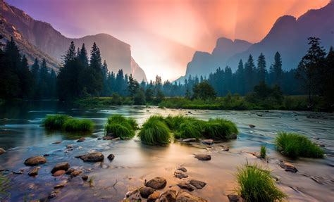 Yosemite Sunrise Over Cliffs – 4K Ultra HD Nature Wallpaper