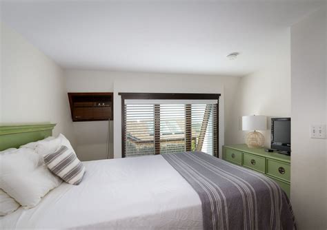 Rooms — Falling Waters Lodge