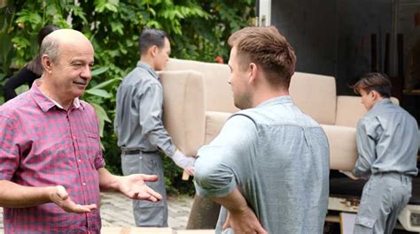 Essential Questions to Ask Neighbors When Moving to a New Home