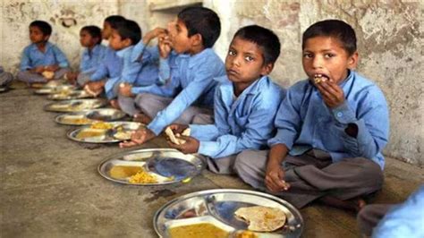 Mid day meals turn foul: 135 kids ill after snake found in Bihar and ...