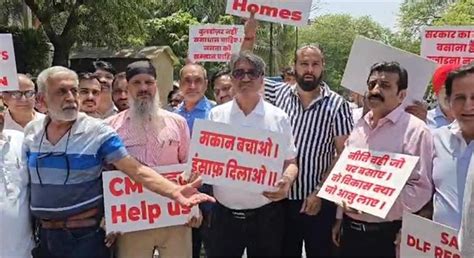 मिलने नहीं दिया तो DLF निवासी करने लगे प्रदर्शन, CM ने खुद रुकवाया ...
