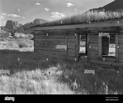 BW2248-00....WYOMING - Historic cabin at Green River Lakes, Wind Rivers ...