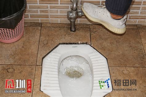 《福田厕所整治在行动》福保街道两处公厕卫生良好 赢得执法人员点赞_深圳新闻网