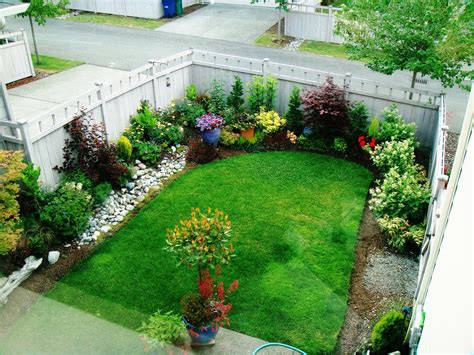 Garden , Unique and Creative Design of Garden Small Space : Front Yard ...