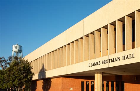 Garcia’s Capitol Hill rise leads a month of honors | California State ...