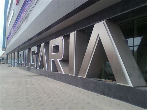 Building Wall Frame Signage 的图像结果